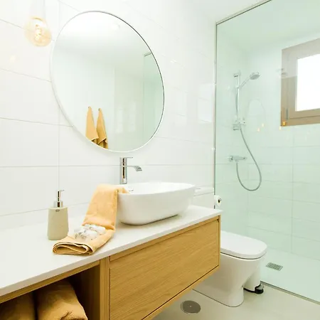 El Golfo - By Az Puerto del Carmen (Lanzarote)