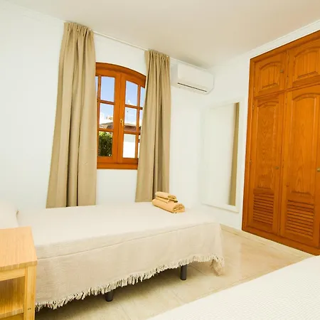 El Golfo - By Az Puerto del Carmen (Lanzarote)