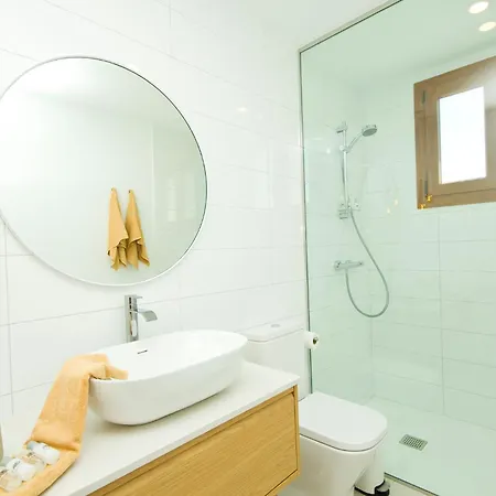 El Golfo - By Az Puerto del Carmen (Lanzarote)