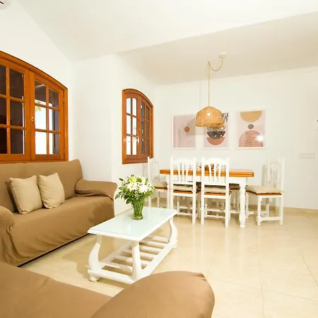 El Golfo - By Az Puerto del Carmen (Lanzarote)