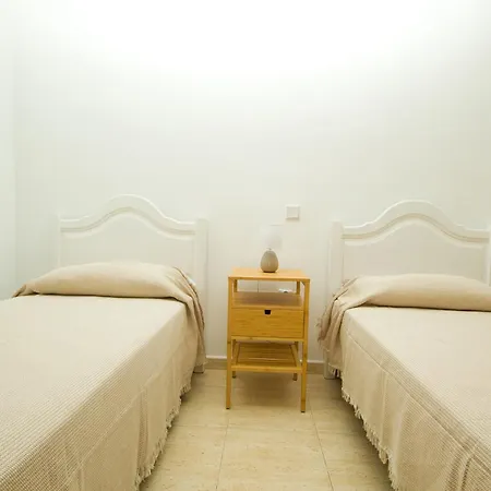 El Golfo - By Az Puerto del Carmen (Lanzarote)