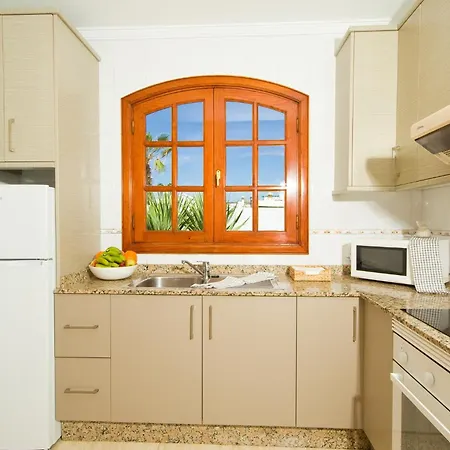 El Golfo - By Az Puerto del Carmen (Lanzarote)