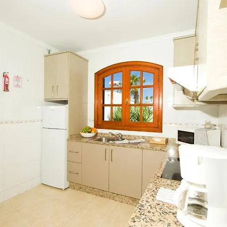 El Golfo - By Az Puerto del Carmen (Lanzarote)